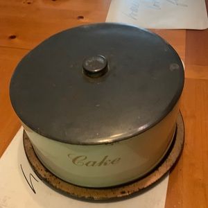 Vtg decoware metal cake carrier